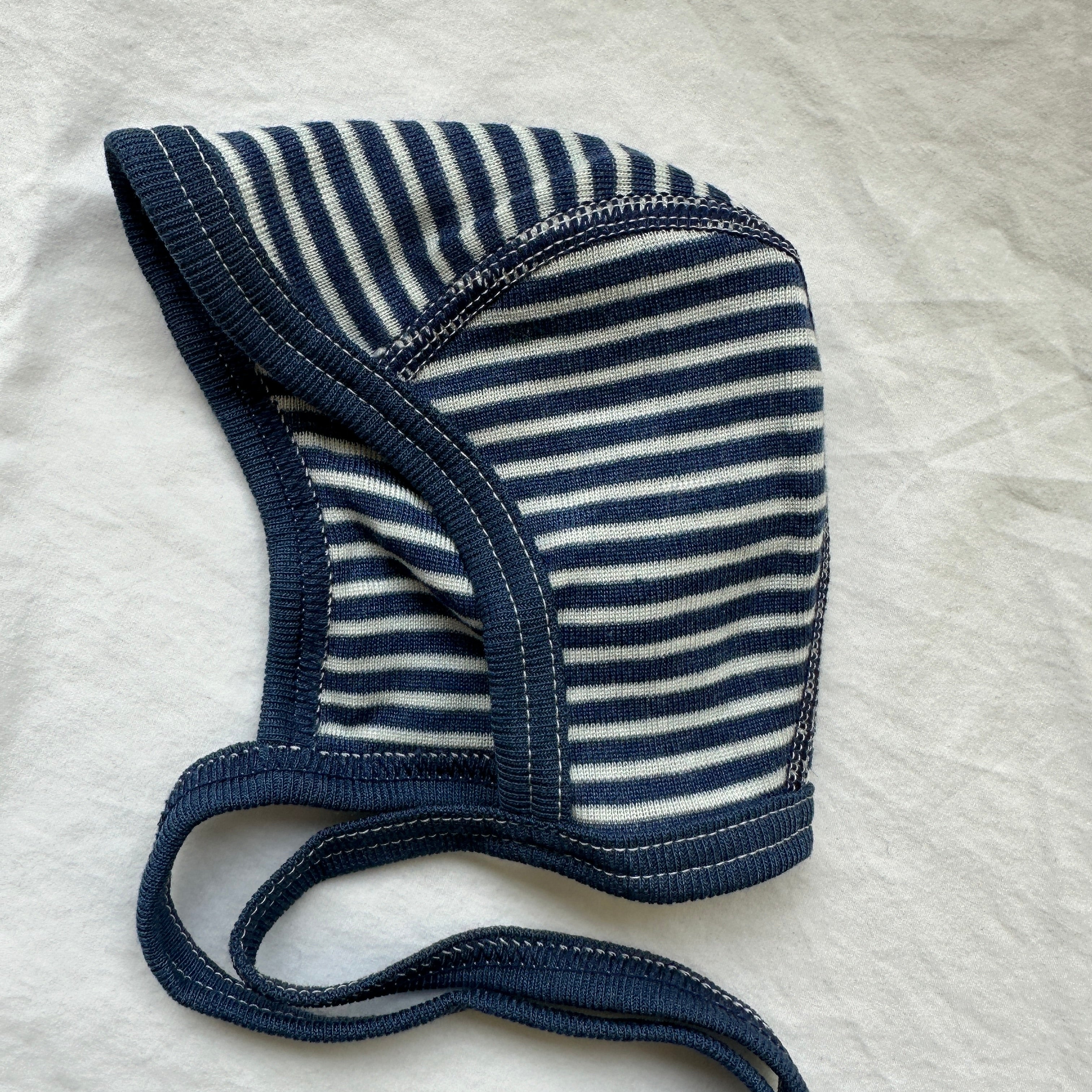 Cosilana Hätta, Mörkblå/Randig