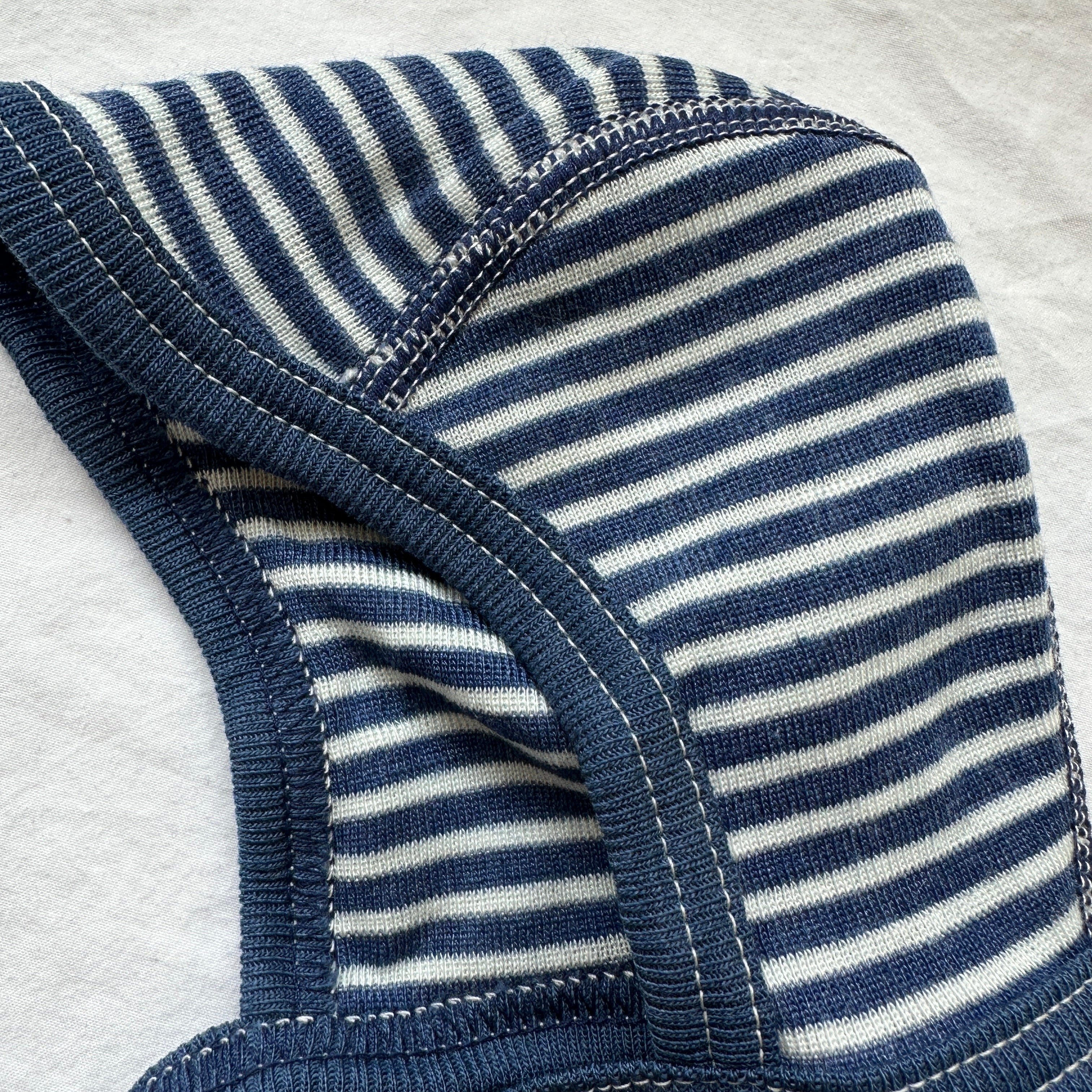 Cosilana Hätta, Mörkblå/Randig